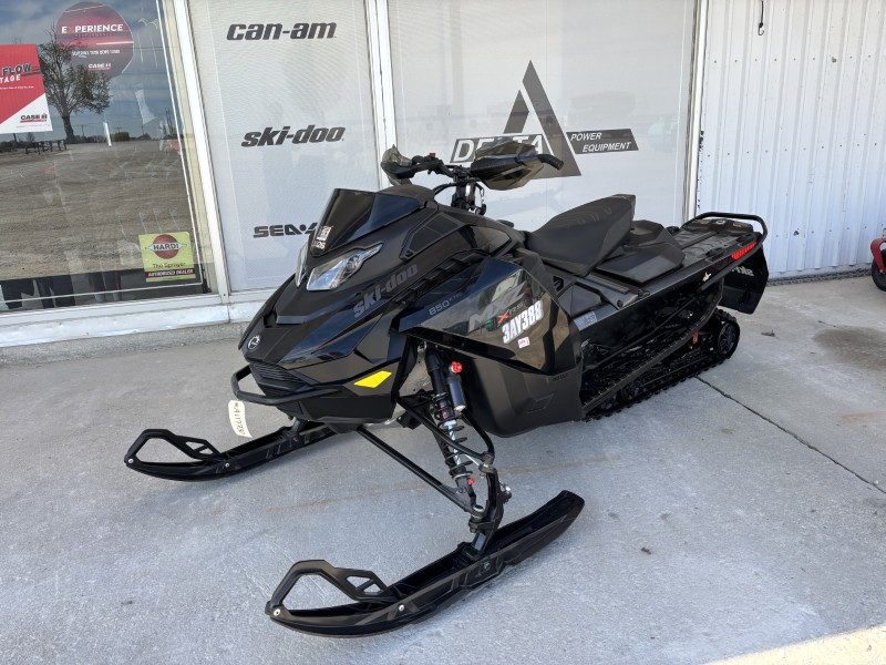 2024 Ski-Doo XRS 850 Snowmobile