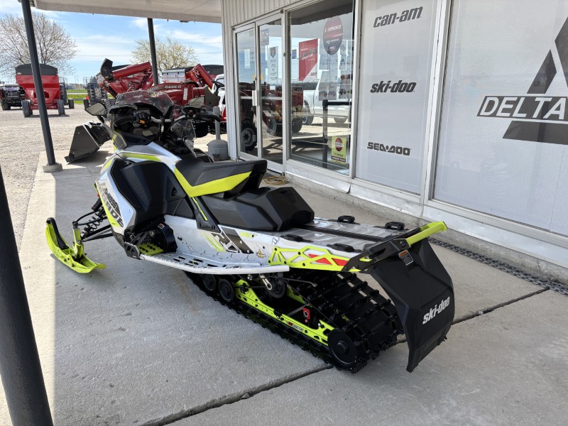 2018 Ski-Doo XRS 850 Snowmobile