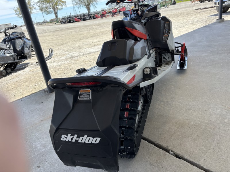 2022 Ski-Doo MXZ X 850 Snowmobile