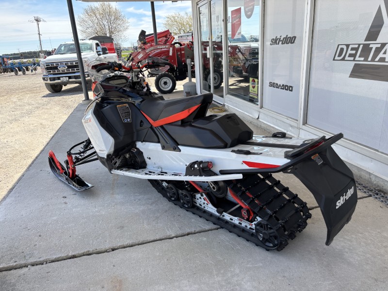 2022 Ski-Doo MXZ X 850 Snowmobile