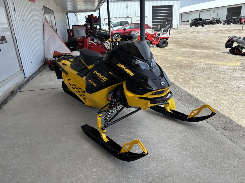 2025 Ski-Doo MXZ XRS Snowmobile