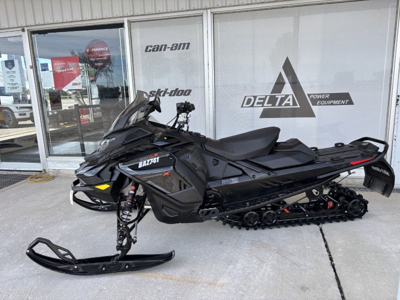 2025 Ski-Doo X 900 Snowmobile