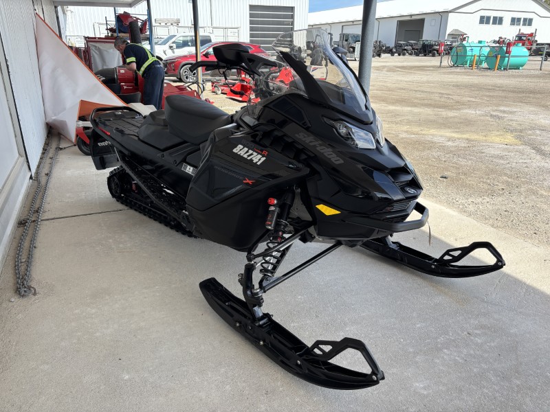 2025 Ski-Doo X 900 Snowmobile