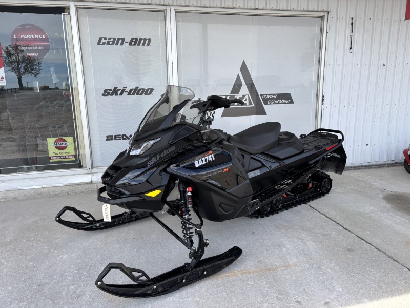 2025 Ski-Doo X 900 Snowmobile
