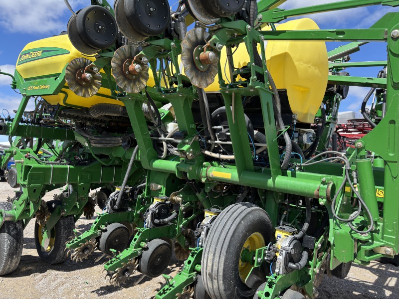 2012 John Deere 1790 Planter
