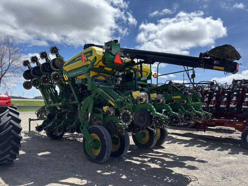 2012 John Deere 1790 Planter