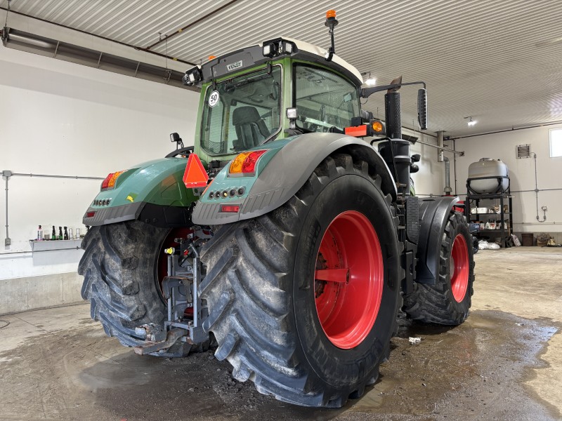 2017 Fendt 1038 VARIO Tractor