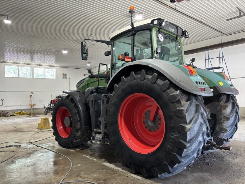 2017 Fendt 1038 VARIO Tractor