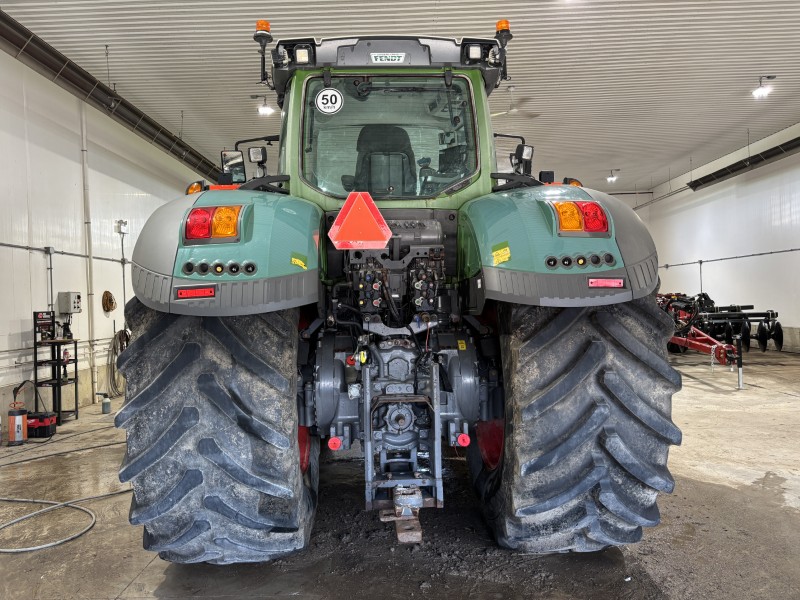 2017 Fendt 1038 VARIO Tractor