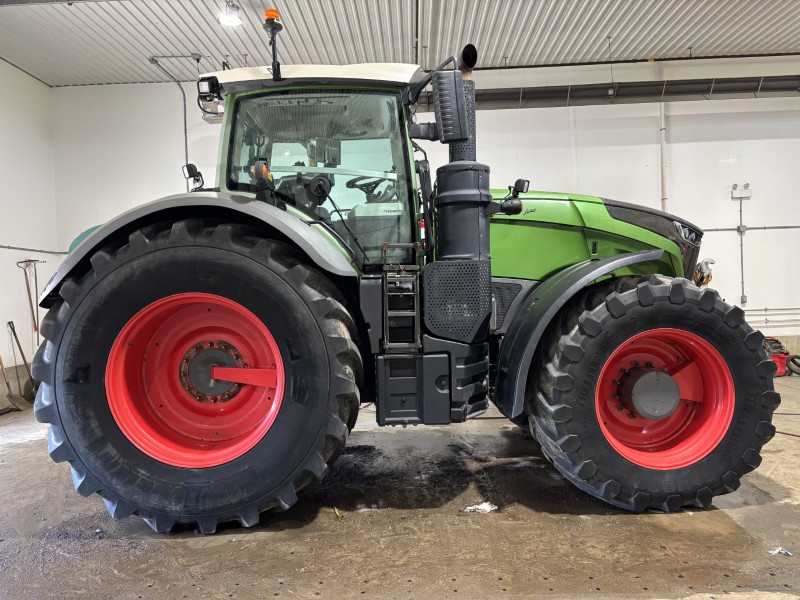 2017 Fendt 1038 VARIO Tractor