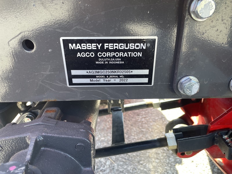 2022 Massey Ferguson GC1725MB Tractor Compact
