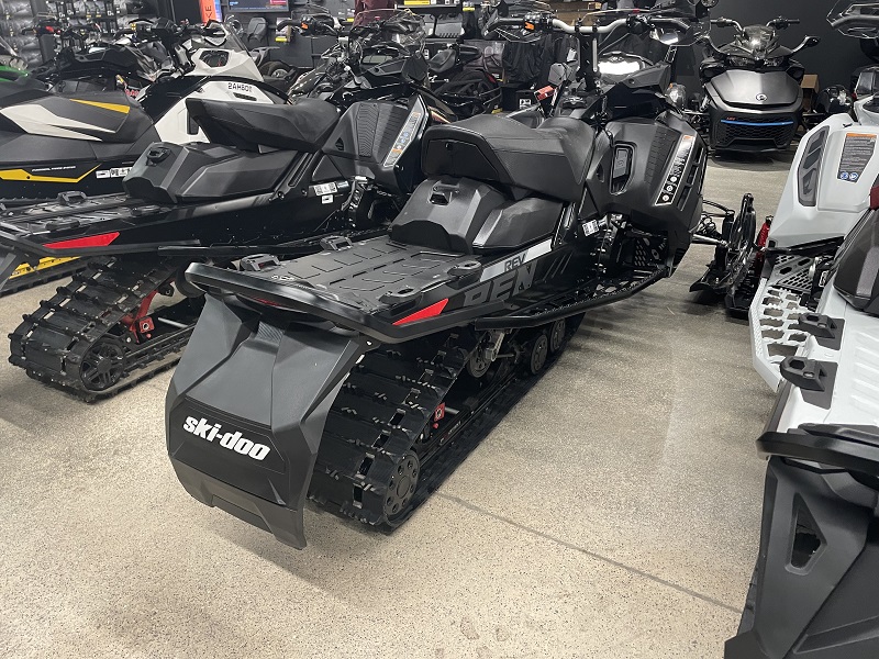 2019 Ski-Doo 900 T Snowmobile