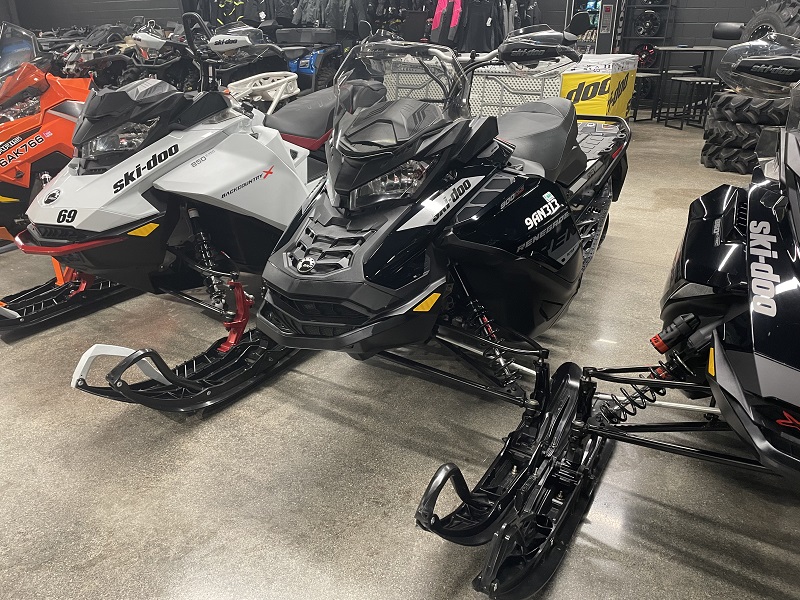 2019 Ski-Doo 900 T Snowmobile