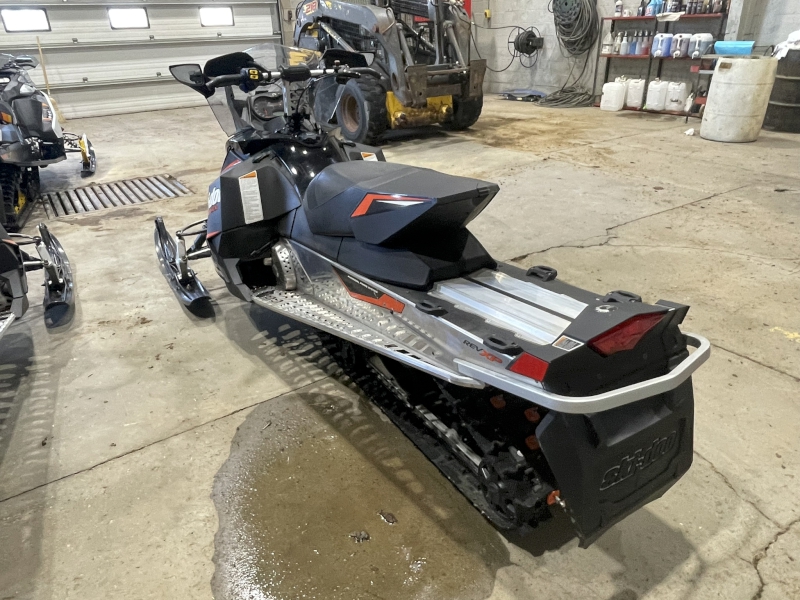 2017 Ski-Doo RENEGADE Snowmobile