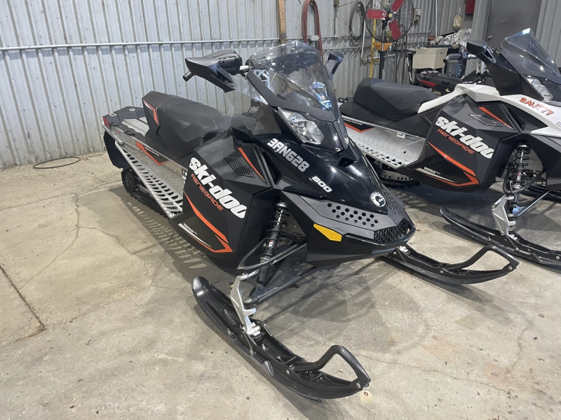 2017 Ski-Doo RENEGADE Snowmobile