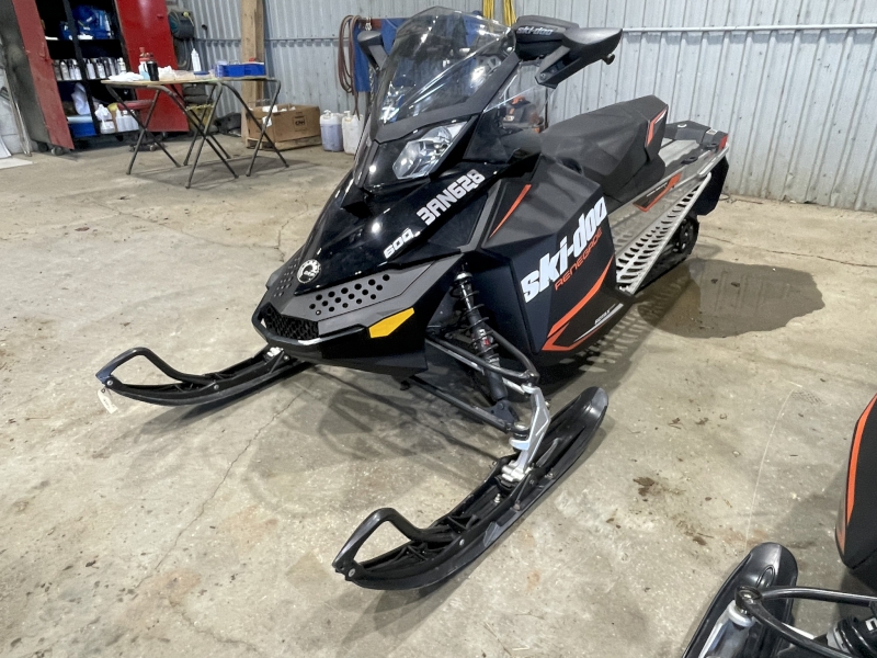 2017 Ski-Doo RENEGADE Snowmobile