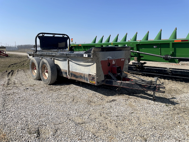 2004 AGCO New Idea 3732 Manure Spreader