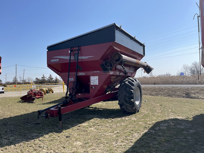 2007 Demco 750 Grain Cart