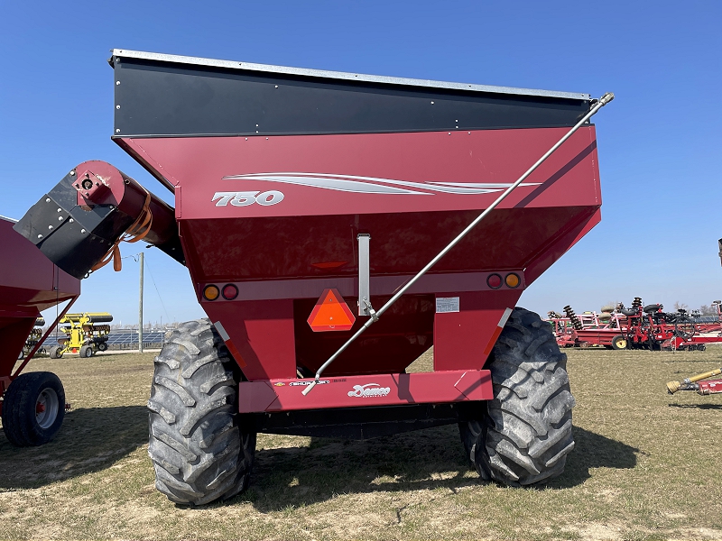 2007 Demco 750 Grain Cart