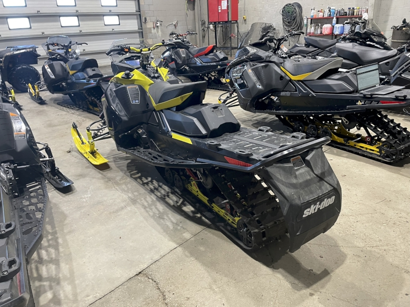 2022 Ski-Doo RENEGADE Snowmobile