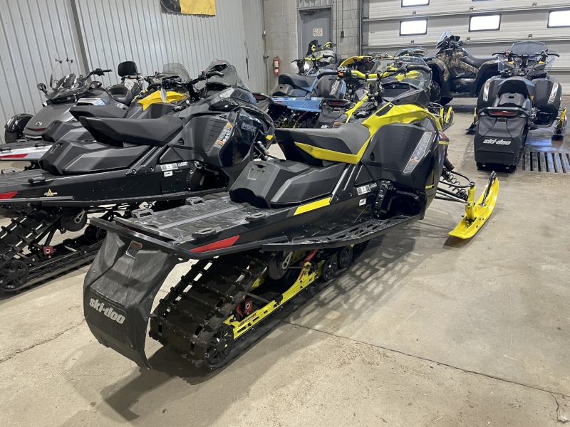 2022 Ski-Doo RENEGADE Snowmobile