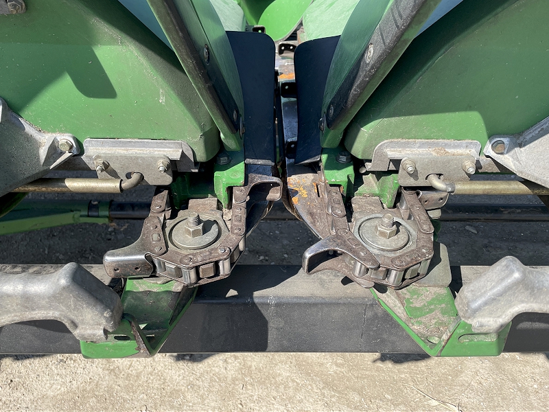 2011 John Deere 608C Header Corn Head