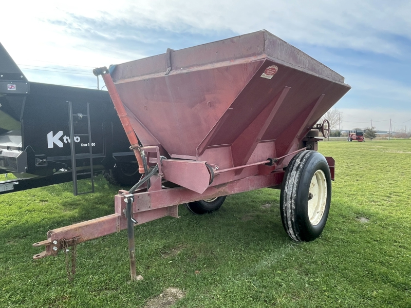 1980 Misc 4 TONNE Fertilizer Spreader