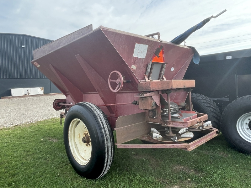 1980 Misc 4 TONNE Fertilizer Spreader