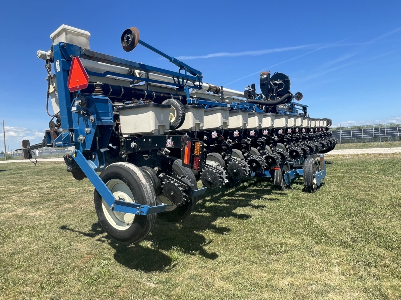 2014 Kinze 3600-16R Planter