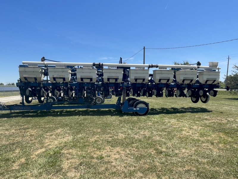 2014 Kinze 3600-16R Planter
