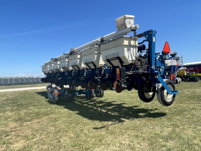 2014 Kinze 3600-16R Planter