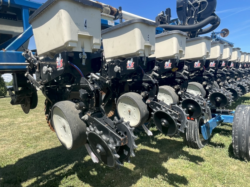 2014 Kinze 3600-16R Planter