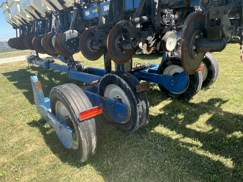 2014 Kinze 3600-16R Planter