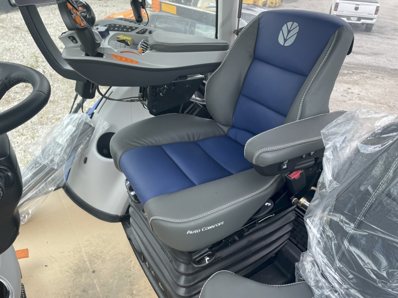 2025 New Holland T8.385  PLMI Tractor