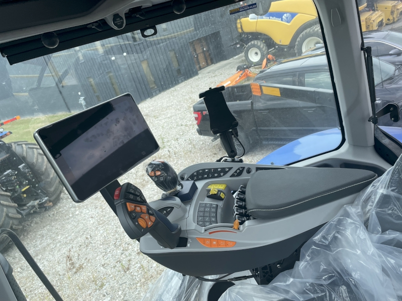 2025 New Holland T8.385  PLMI Tractor