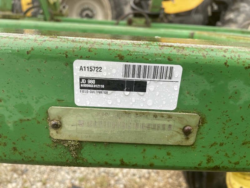 1999 John Deere 980 Field Cultivator