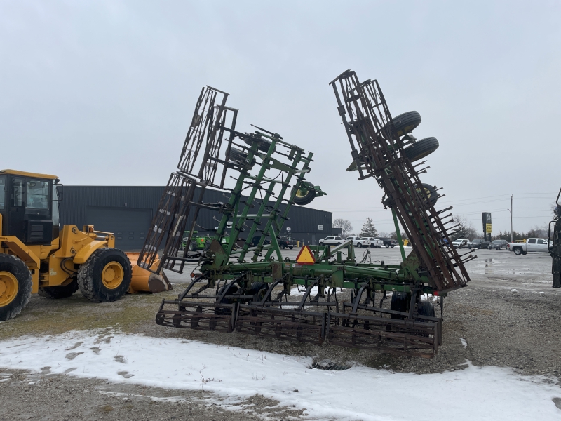 1999 John Deere 980 Field Cultivator