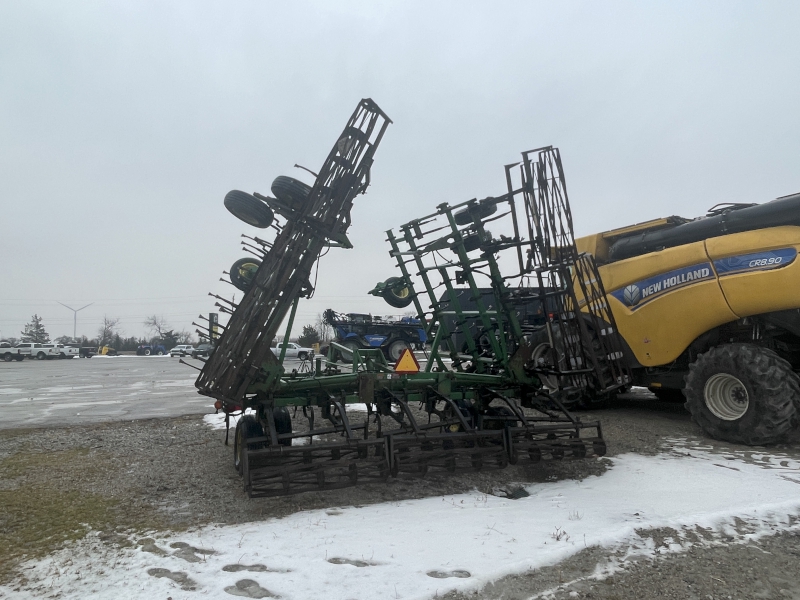 1999 John Deere 980 Field Cultivator