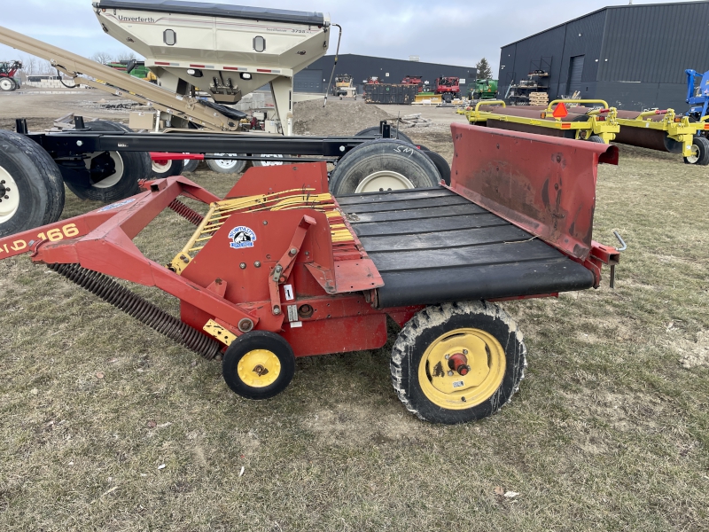 1997 New Holland 166 Windrow Merger
