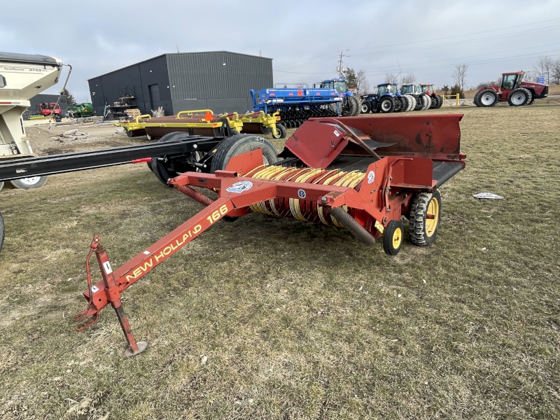 1997 New Holland 166 Windrow Merger