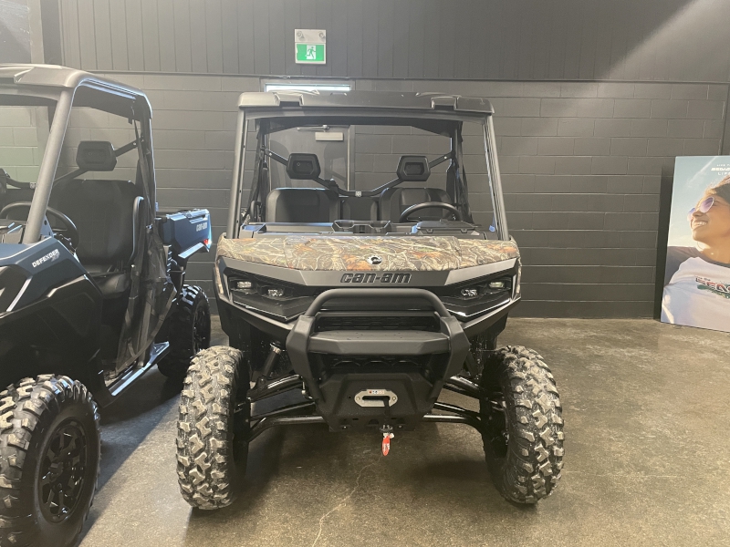 2026 Can-Am 8CTH Side by Side