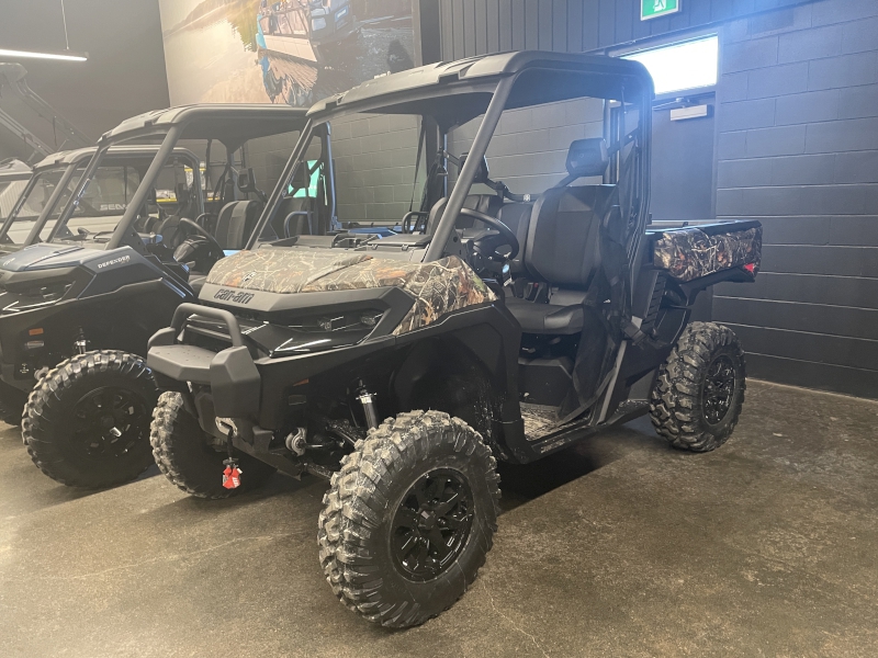 2026 Can-Am 8CTH Side by Side