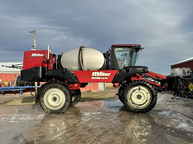 2008 Miller 4275 Sprayer/High Clearance