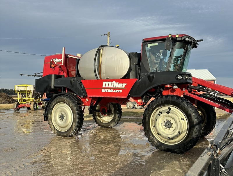 2008 Miller 4275 Sprayer/High Clearance