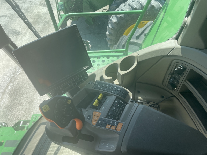 2022 John Deere X9 1000 Combine