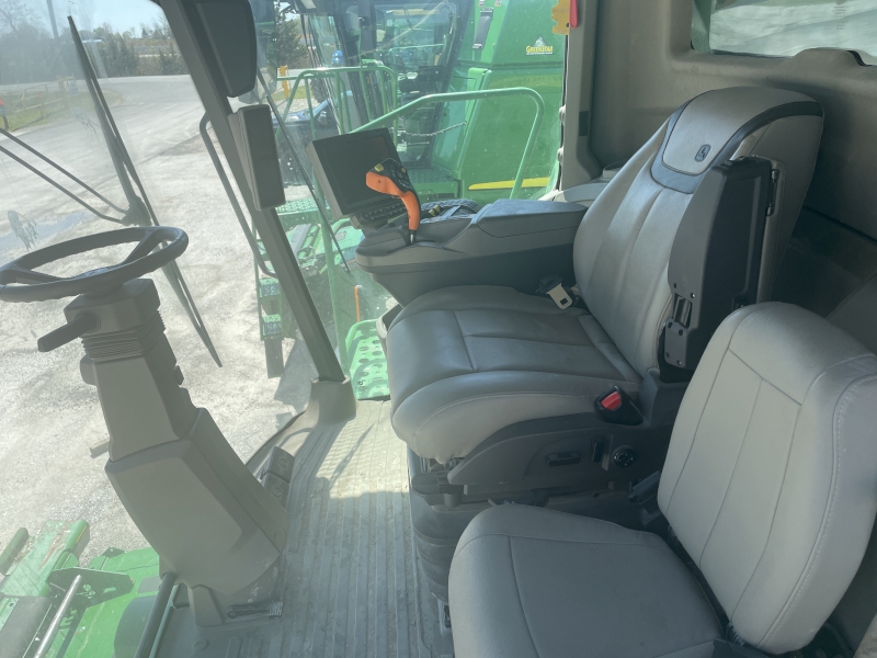 2022 John Deere X9 1000 Combine