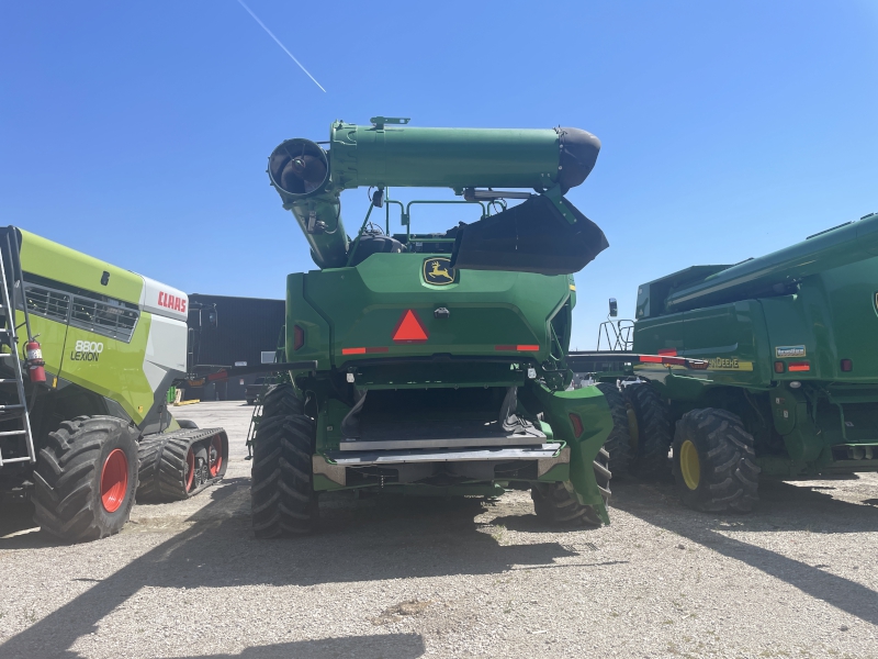 2022 John Deere X9 1000 Combine