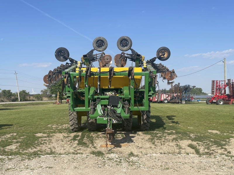 2016 Farm King 2460 Applicator
