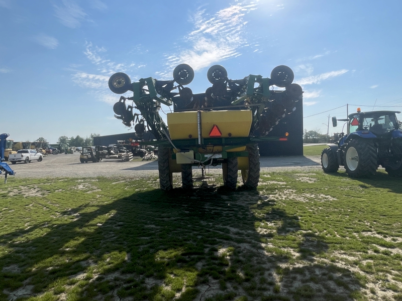 2016 Farm King 2460 Applicator