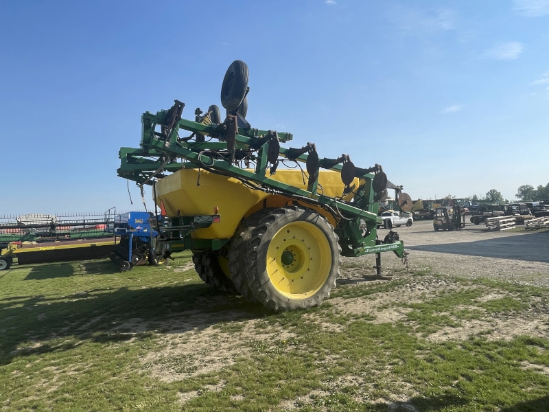 2016 Farm King 2460 Applicator